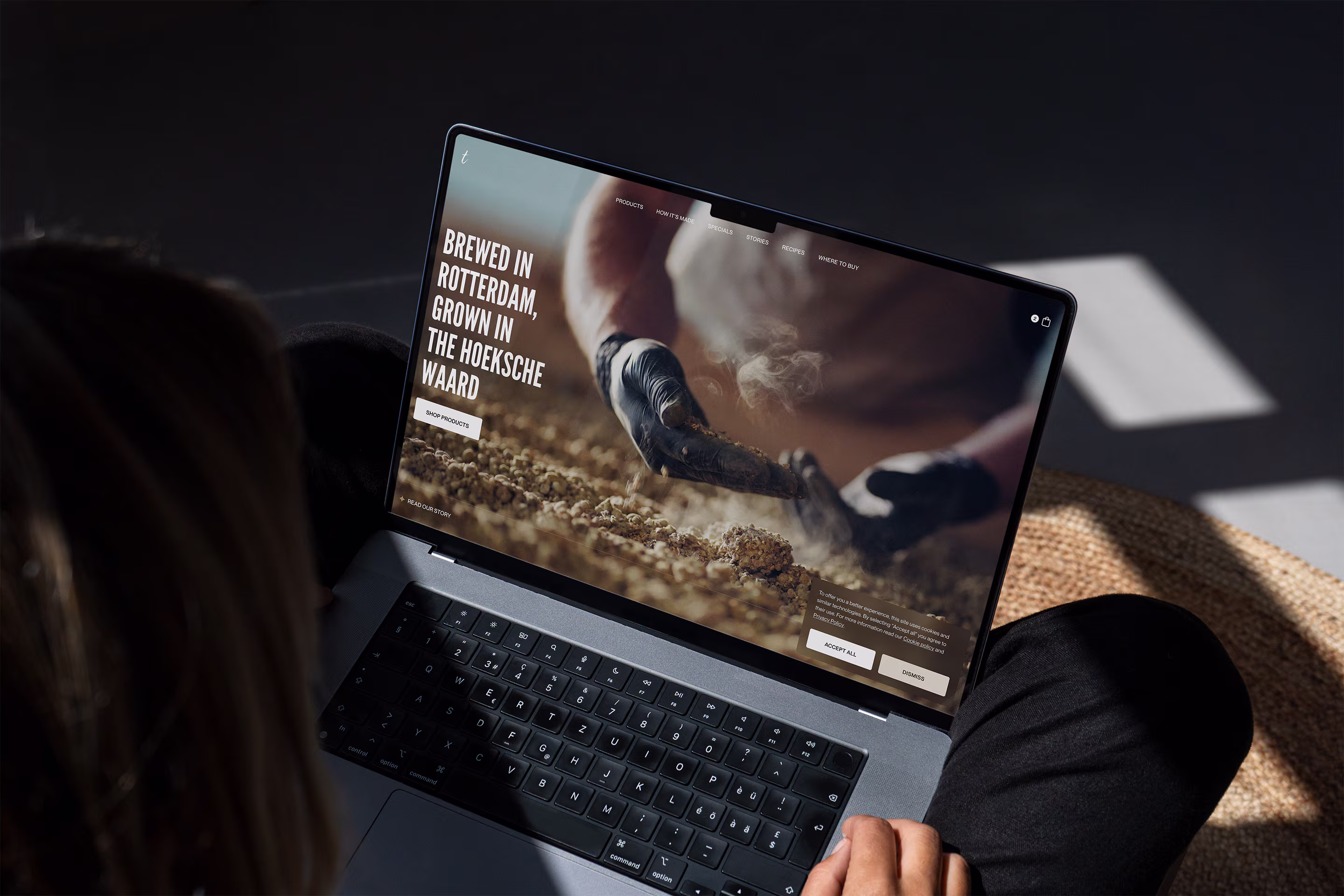 Tomasu-Mockup-Macbook-3